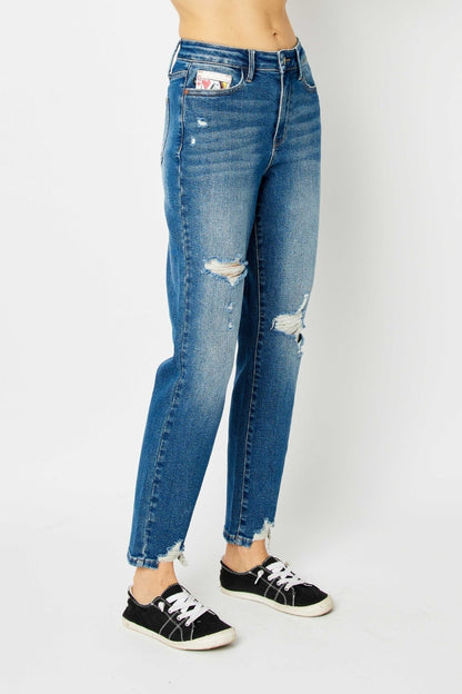 Judy Blue Queen Of Hearts Distressed Boyfriend Fit Jeans