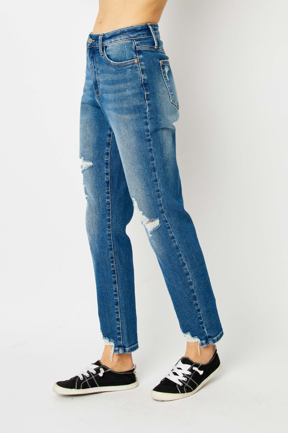 Judy Blue Queen Of Hearts Distressed Boyfriend Fit Jeans