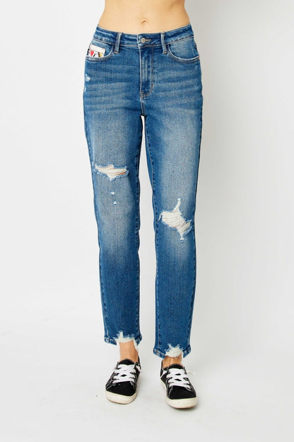 Judy Blue Queen Of Hearts Distressed Boyfriend Fit Jeans